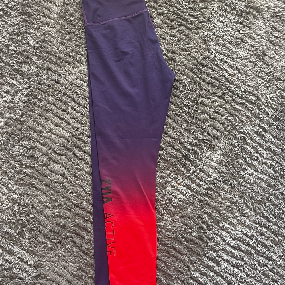 ZYIA Purple and Red Leggings with Ombré Design